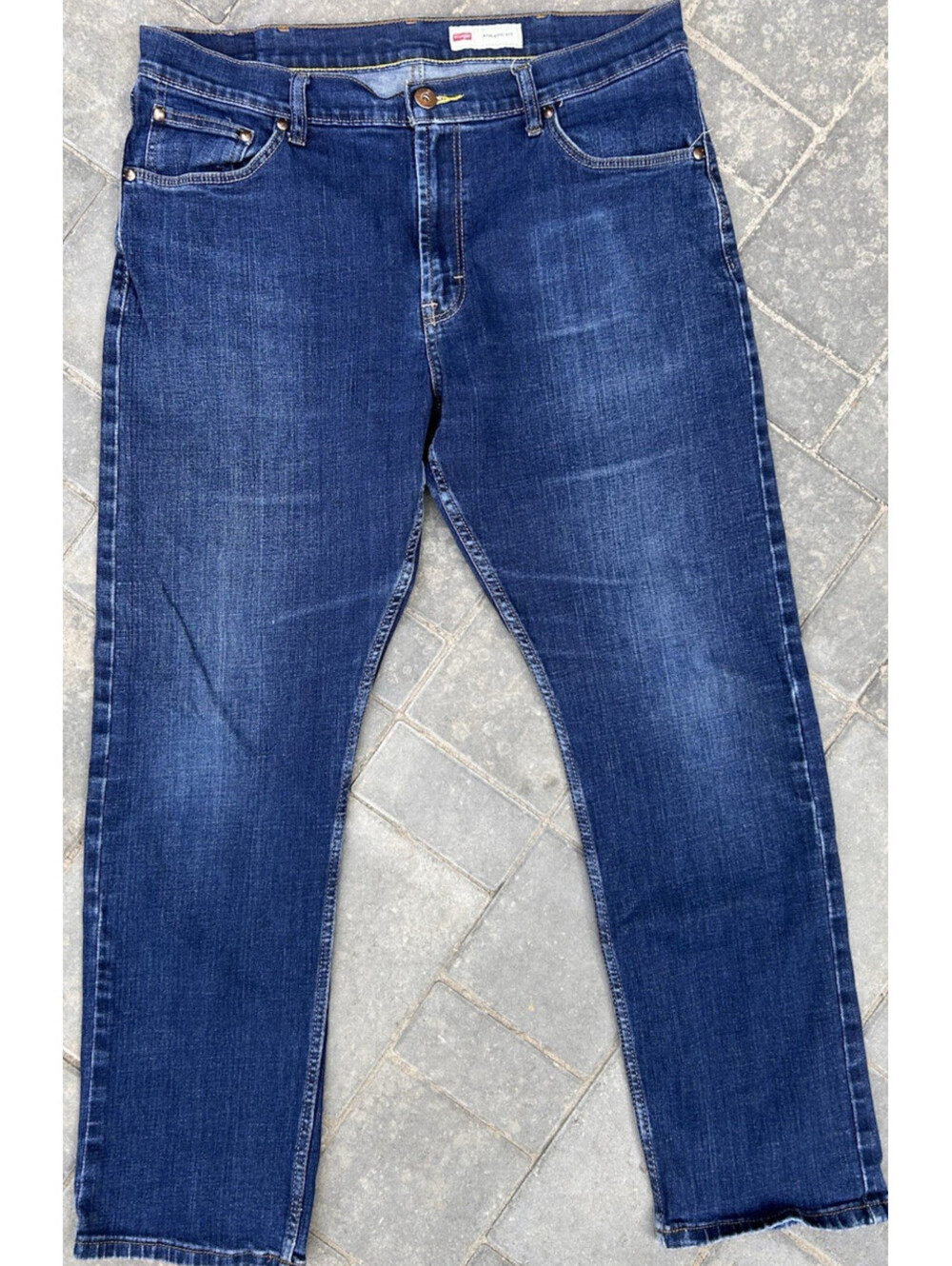 Wrangler Athletic Fit Blue Denim Jeans Medium Wash Light Fade Tag Size 36W x 30L